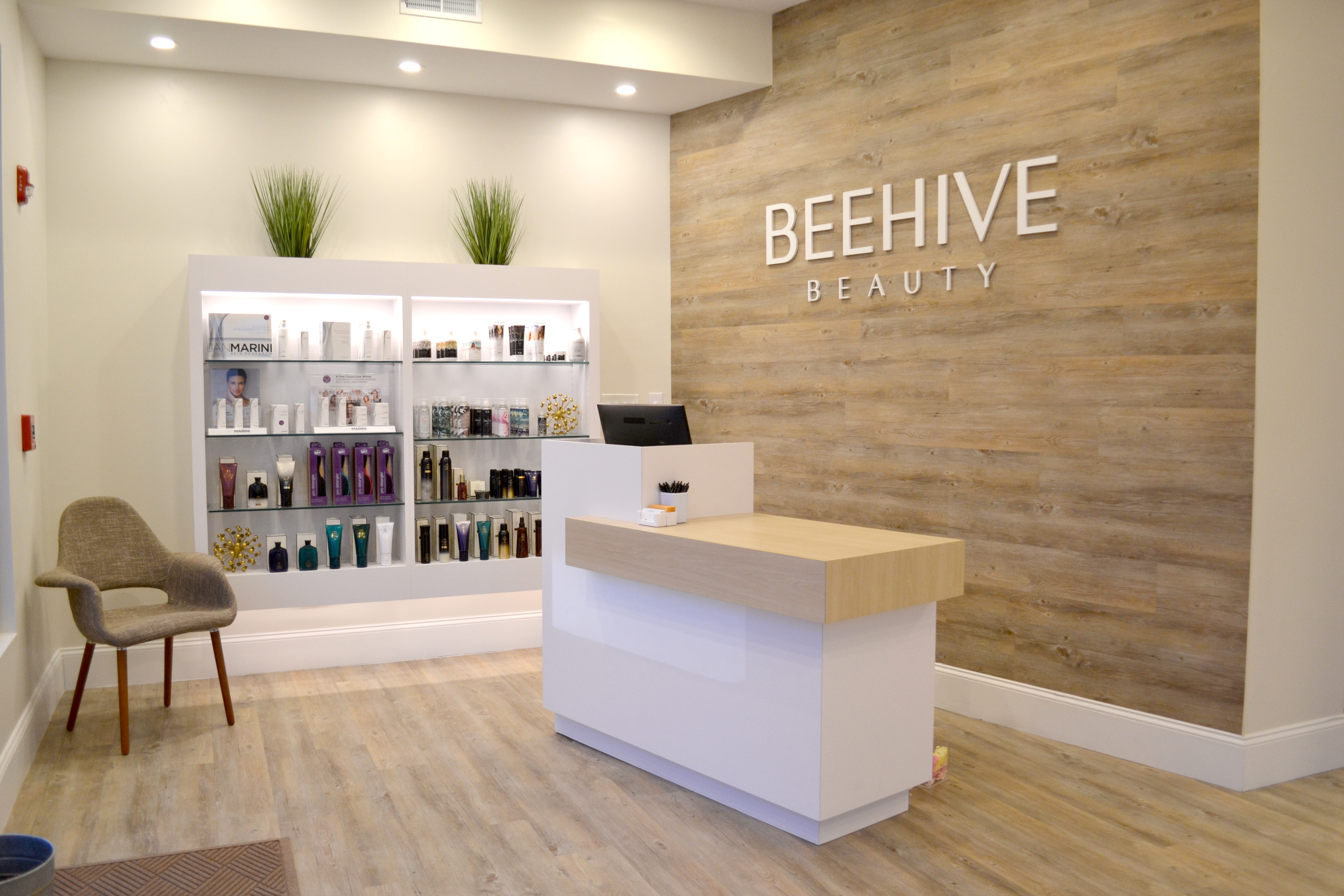 Beehive Retail Front Desk 0010 Leslie Mcgwire Associates